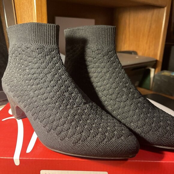 Impo Womens Tahlia Black Faux Suede and Knit Heel Ankle Boot Size 7M - NEW - Picture 1 of 10
